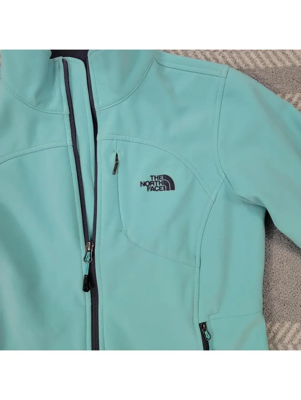 The North Face blue & green jacket #outdoor #hiking